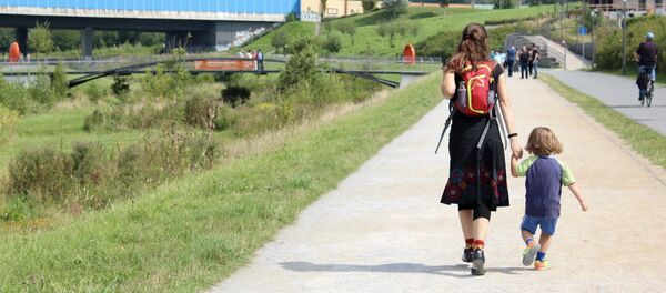 Женщина с ребенком - Sputnik Казахстан