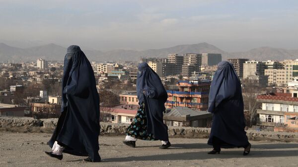 Афганские женщины на улице Кабула  - Sputnik Казахстан