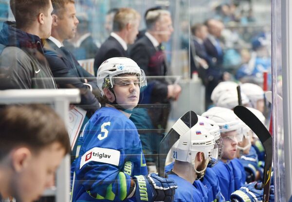 Казахстан одолел Словению в первом матче ЧМ по хоккею I дивизиона - Sputnik Казахстан