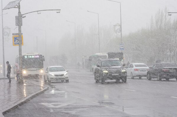 Снег в конце апреля - Sputnik Казахстан