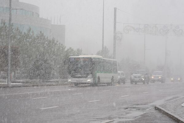 Снег в конце апреля - Sputnik Казахстан