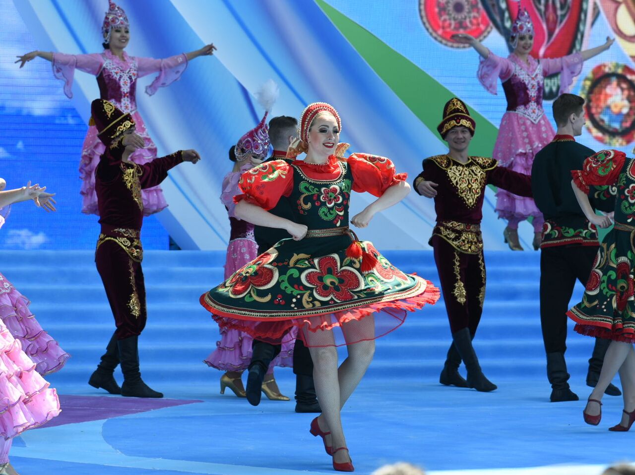 Жыныстық қатынастағы жетілген, қисық армян әйелдерінің үй фотосы