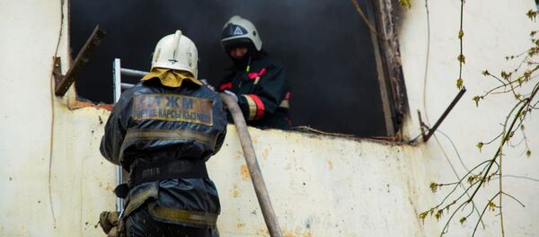 Пожарные тушат возгорание в общежитие в Нур-Султане - Sputnik Казахстан