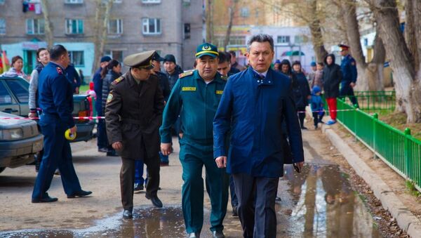 Аким Нур-Султана Бахыт Султанов выехал на место пожара, который произошел в одном из общежитий города - Sputnik Казахстан
