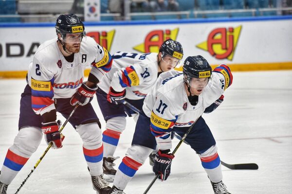 Чемпионат мира по хоккею: Казахстан делит первое место с Беларусью - Sputnik Казахстан