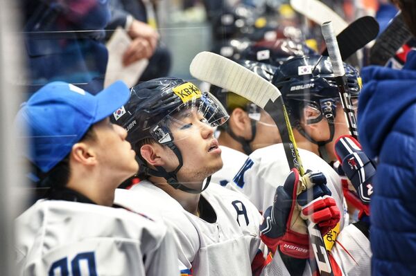 Чемпионат мира по хоккею: Казахстан делит первое место с Беларусью - Sputnik Казахстан