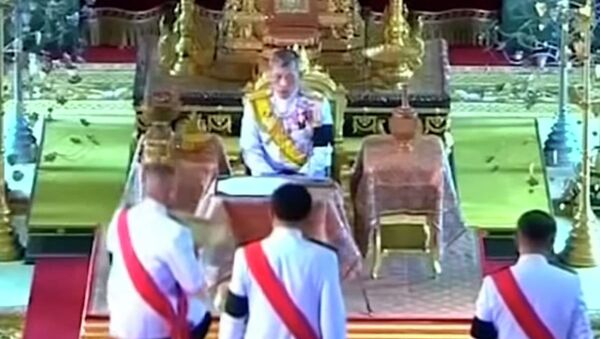 Король Таиланда Рама Х официально коронован  - видео - Sputnik Казахстан