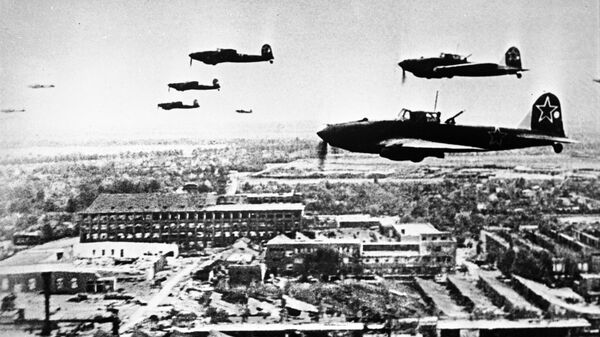 Советские самолеты Ил-2 в небе над Берлином во время Великой Отечественной войны, 1945 год - Sputnik Қазақстан