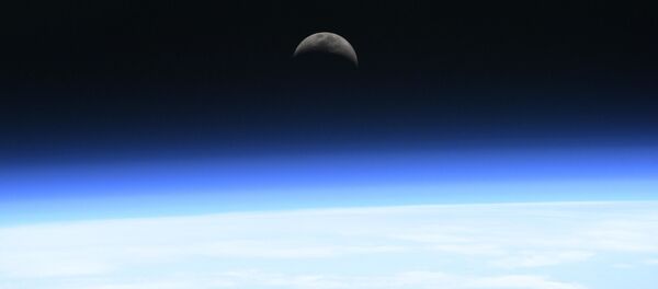 Восход Луны над атмосферой - Sputnik Казахстан