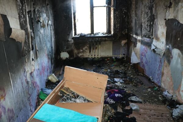 Игры с огнем: детей спасали с помощью пожарной лестницы на севере Казахстана - Sputnik Казахстан