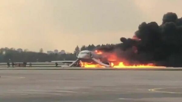 Самолет авиакомпании Аэрофлот Superjet 100, вернувшийся во время рейса Москва - Мурманск в аэропорт Шереметьево из-за возгорания на борту - Sputnik Казахстан