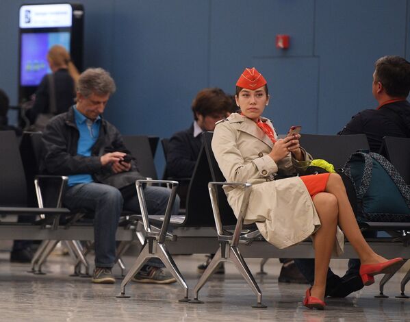 Пассажиры и члены экипажей в зале ожидания аэропорта Шереметьево - Sputnik Казахстан