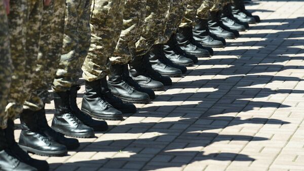 Торжественное мероприятии в честь Дня защитника  отечества, 7 мая, в парке имени 28 гвардейцев-панфиловцев  - Sputnik Казахстан
