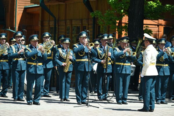 Торжественное мероприятии в честь Дня защитника отечества, 7 мая, в парке имени 28 гвардейцев-панфиловцев - Sputnik Казахстан