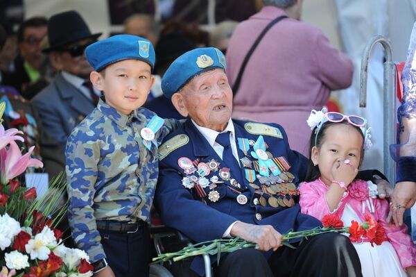 Ветераны на праздновании Дня Победы - Sputnik Казахстан