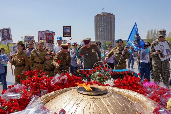 Бессмертный полк прошел по улицам Нур-Султана - Sputnik Казахстан