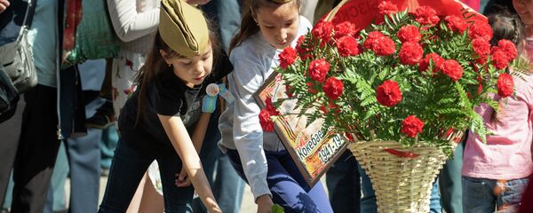 Участники шествия Бессмертный полк в Алматы Участники шествия Бессмертный полк в Алматы - Sputnik Казахстан