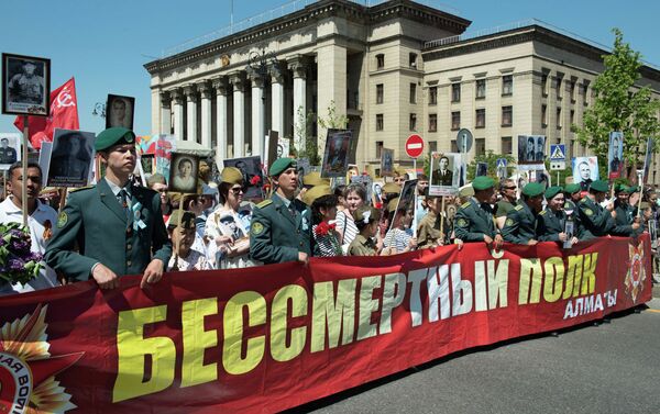Участники шествия Бессмертный полк в Алматы - Sputnik Казахстан