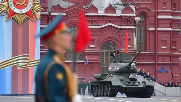 Танк Т-34-85 на военном параде, посвящённом 74-й годовщине Победы в Великой Отечественной войне - Sputnik Қазақстан