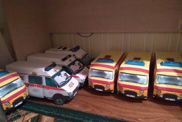 Точные копии реальных машин мастерит школьник в Петропавловске - фото - Sputnik Казахстан