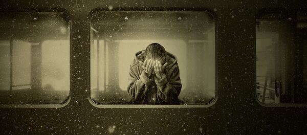 Силуэт женщины в окне - Sputnik Казахстан