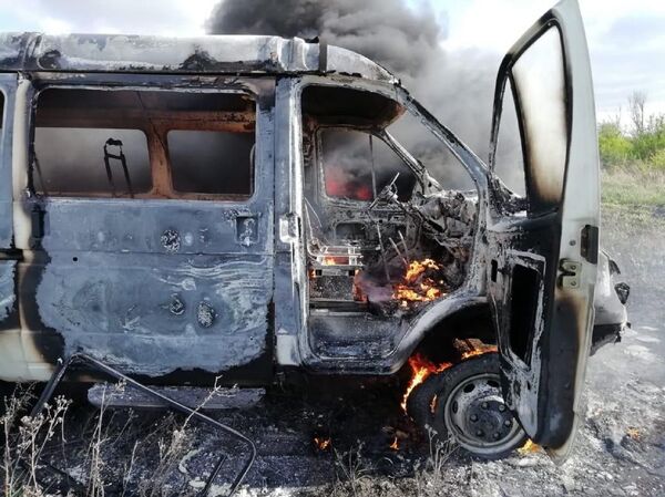 Из горящего микроавтобуса спасли 11 детей на севере Казахстана - фото - Sputnik Казахстан