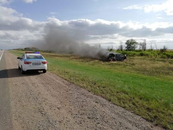 Из горящего микроавтобуса спасли 11 детей на севере Казахстана - фото - Sputnik Казахстан