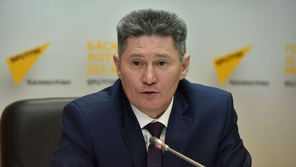 Сакен Байшоланов во время телемоста в пресс-центре Sputnik Казахстан - Sputnik Казахстан