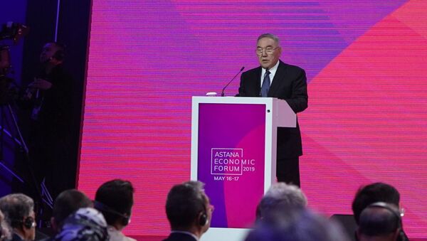 Нурсултан Назарбаев в зале пленарных заседаний АЭФ 2019 - Sputnik Казахстан