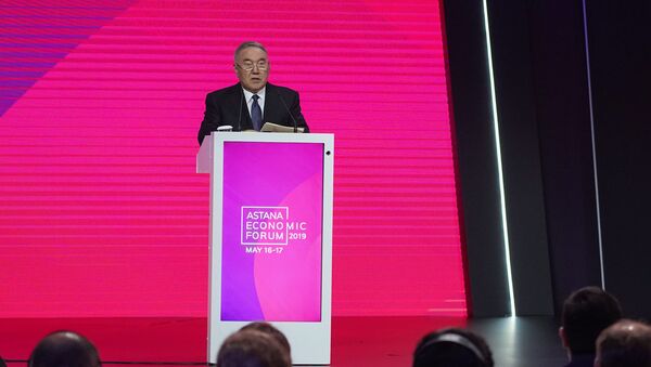 Нурсултан Назарбаев в зале пленарных заседаний АЭФ 2019 - Sputnik Казахстан