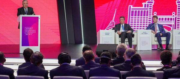  Нурсултан Назарбаев в зале пленарных заседаний АЭФ 2019 - Sputnik Казахстан