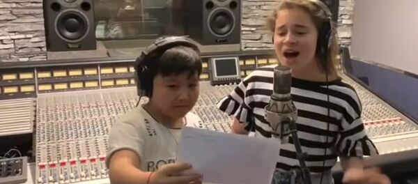 Ержан Максим и Микелла Абрамова спели дуэтом - Sputnik Казахстан