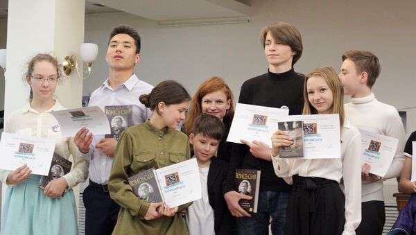 Участники поэтического баттла Физики vs Лирики - Sputnik Казахстан