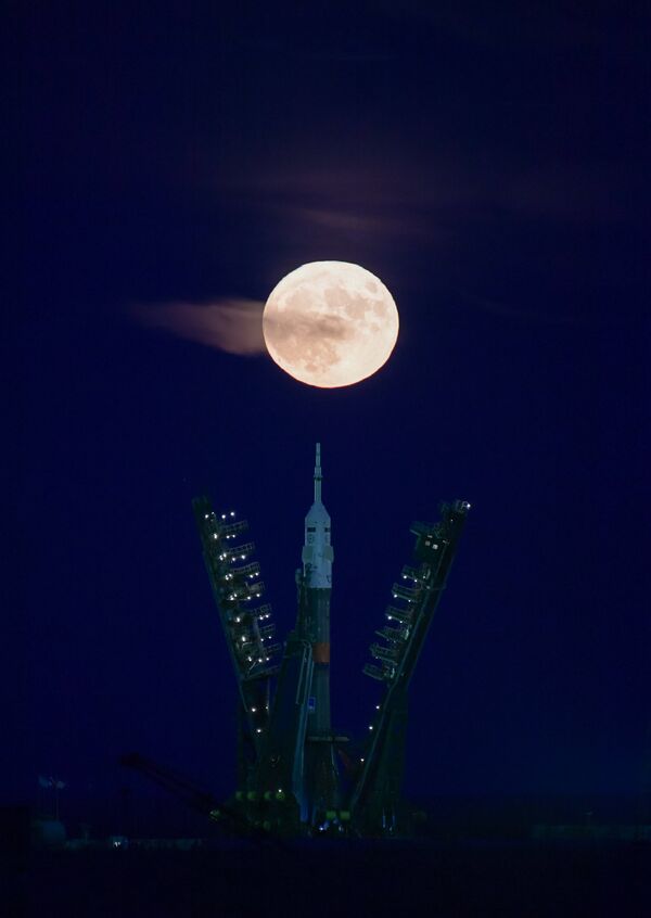Суперлуние на космодроме Байконур. - Sputnik Казахстан