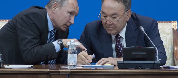 Владимир Путин мен Нұрсұлтан Назарбаев Владимир Путин мен Нұрсұлтан Назарбаев - Sputnik Қазақстан