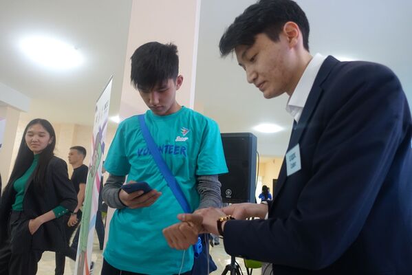 Протез руки, который разработал студент ИнЕУ Елдос Сабит - Sputnik Казахстан