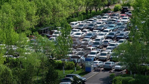 Автомобили на парковке - Sputnik Казахстан