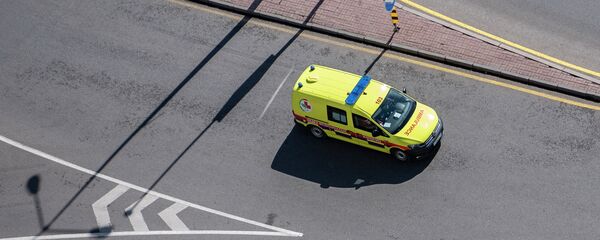 Автомобиль скорой помощи на дороге - Sputnik Казахстан