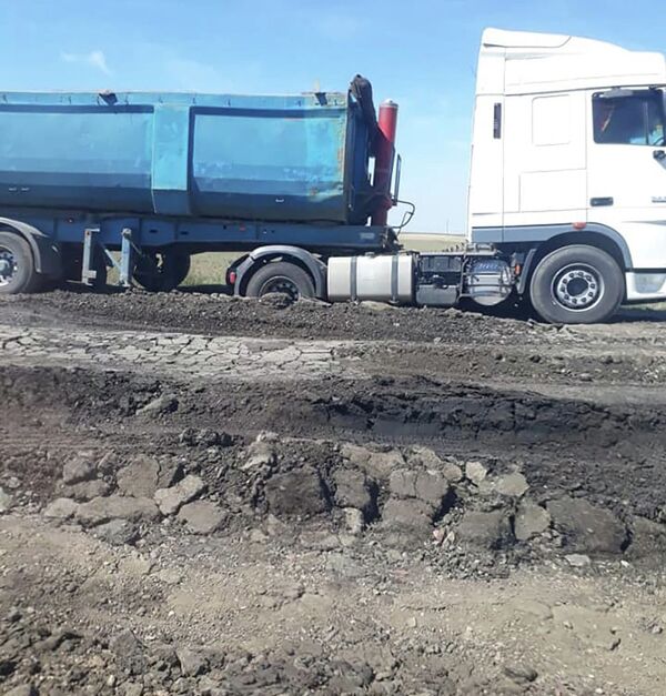 Запретить движение перегруженных большегрузов предлагают на севере Казахстана - Sputnik Казахстан