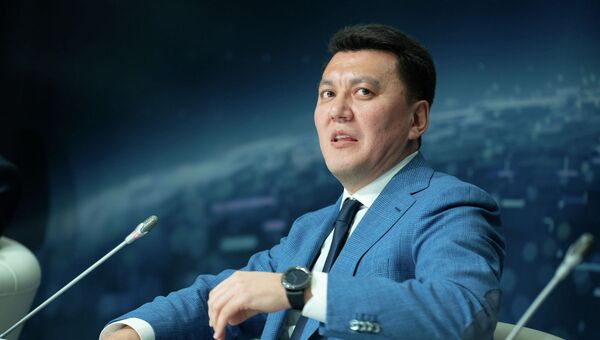 Советник президента Казахстана Ерлан Карин выступает на Евразийском медиафоруме - Sputnik Казахстан