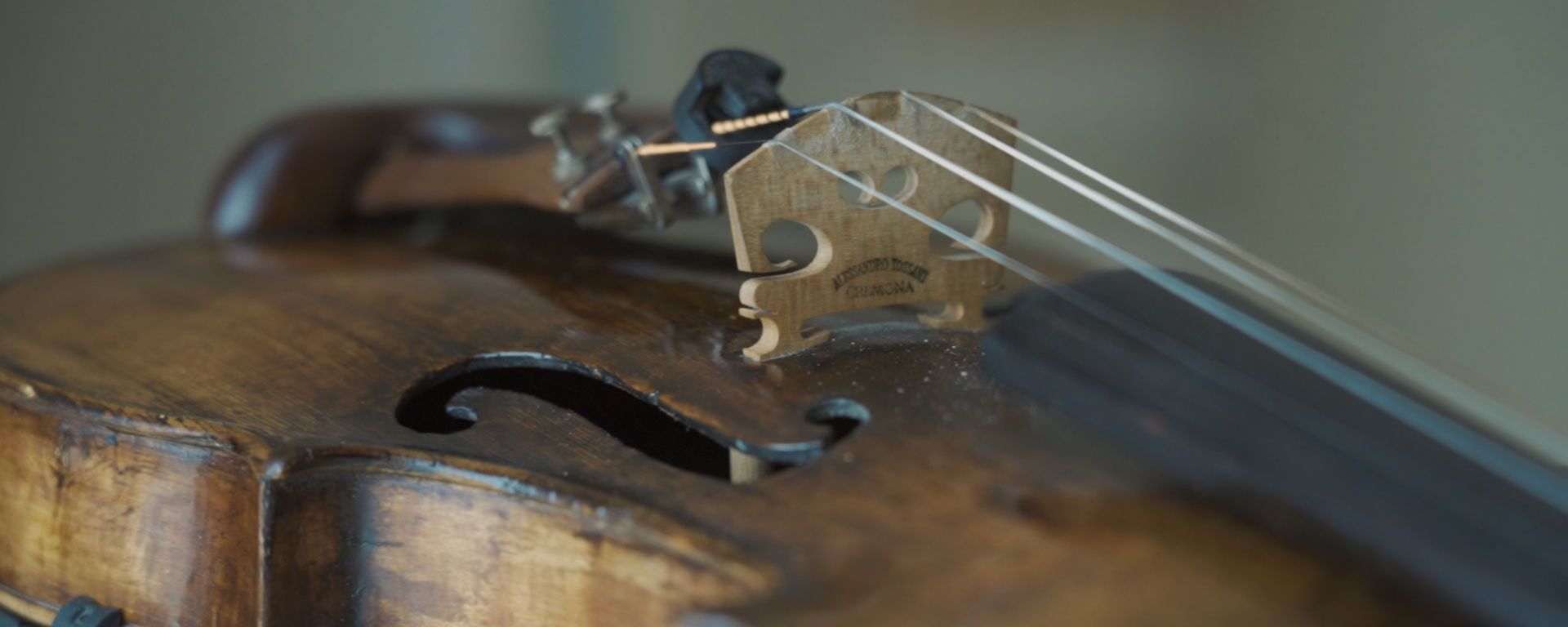Как попала антикварная скрипка в руки столичного музыканта Абильханова? - Sputnik Казахстан, 1920, 24.05.2019