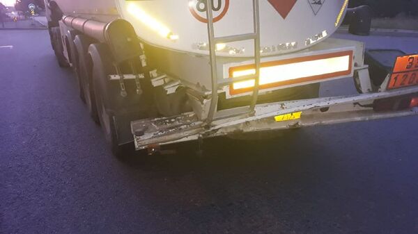 Автомобиль врезался в бензовоз и загорелся в Алматы - фото - Sputnik Казахстан