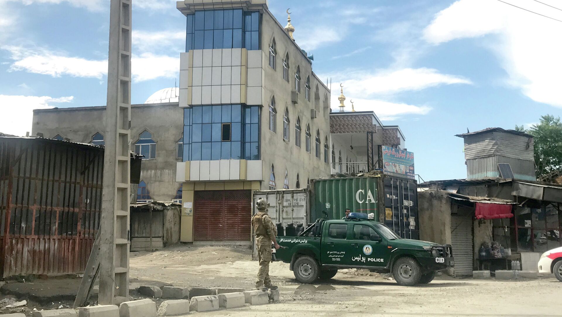 Афганские силы безопасности следят за мечетью после взрыва в Кабуле, Афганистан, 24 мая 2019 года - Sputnik Казахстан, 1920, 26.05.2021