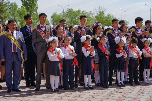 Последний звонок в столичной средней школе №58 - Sputnik Казахстан