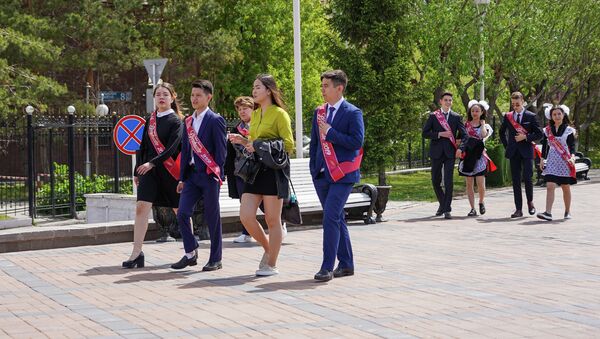Выпускники столичных школ, архивное фото - Sputnik Казахстан