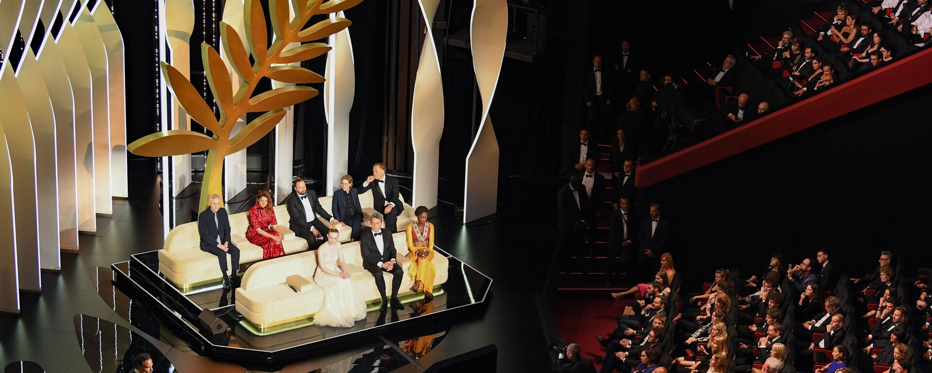 Члены жюри на церемонии закрытия 72-го Каннского международного кинофестиваля - Sputnik Казахстан, 1920, 17.10.2022