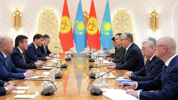 Глава государства Касым-Жомарт Токаев встретился с президентом Кыргызской Республики Сооронбаем Жээнбековым - Sputnik Казахстан