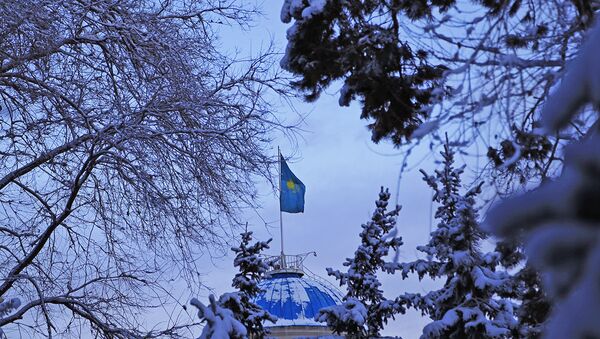 Флаг Казахстана на административном здании в Алматы - Sputnik Казахстан