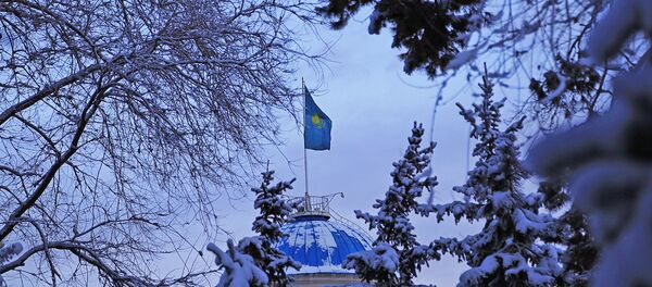 Флаг Казахстана на административном здании в Алматы - Sputnik Казахстан