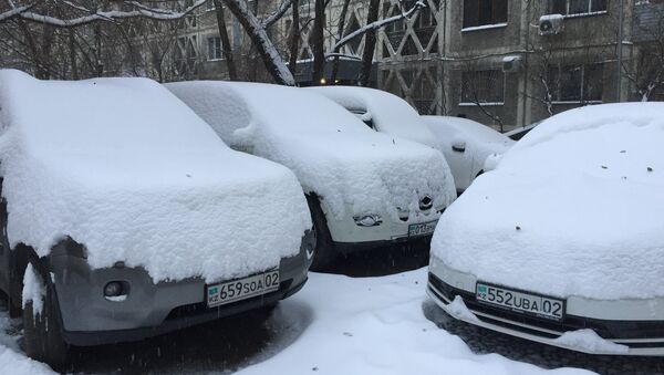 Алматы накрыло снегом - Sputnik Казахстан